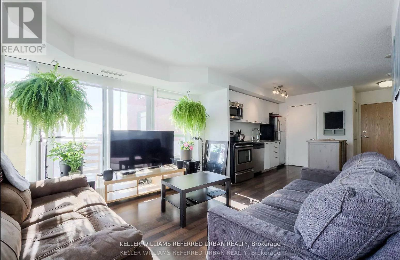 1305 - 38 JOE SHUSTER WAY