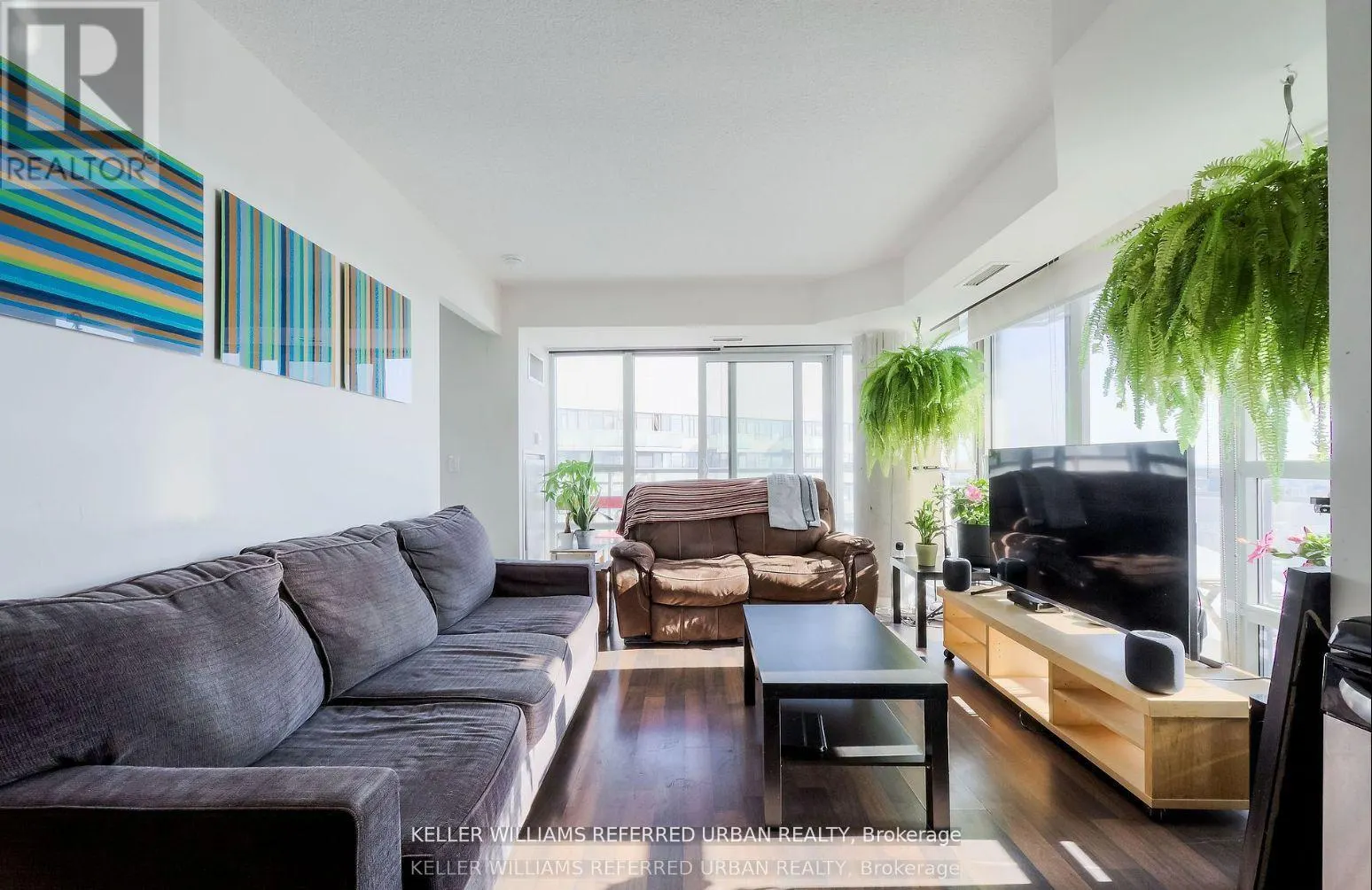 1305 - 38 JOE SHUSTER WAY