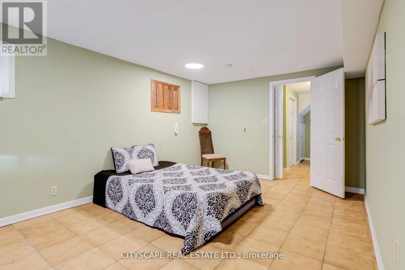 22 JADE CRESCENT
