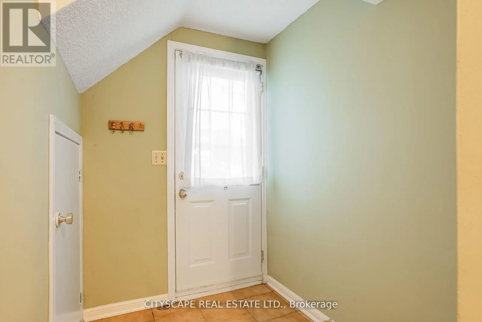 22 JADE CRESCENT
