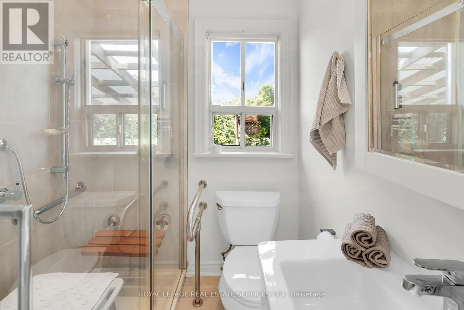 16 REDFERN AVENUE