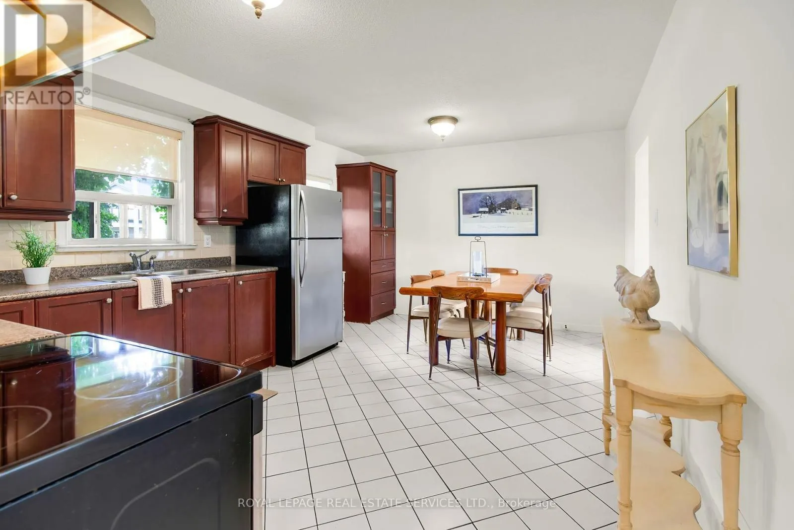 16 REDFERN AVENUE