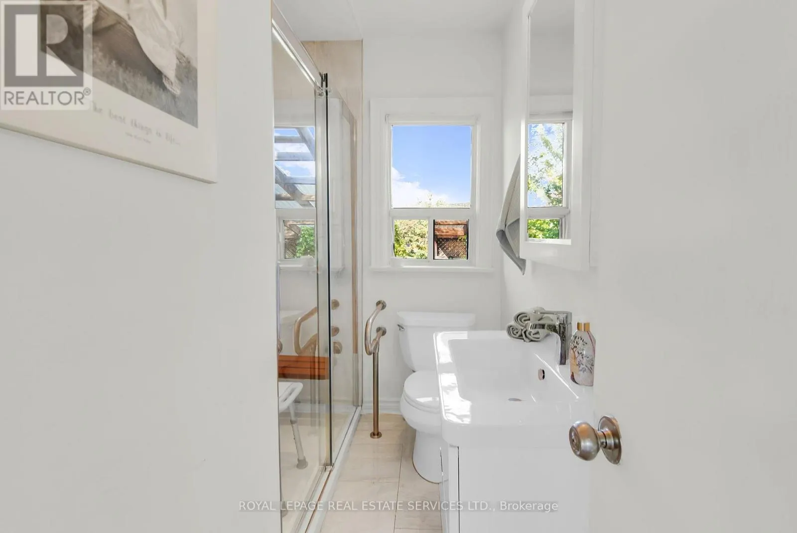 16 REDFERN AVENUE
