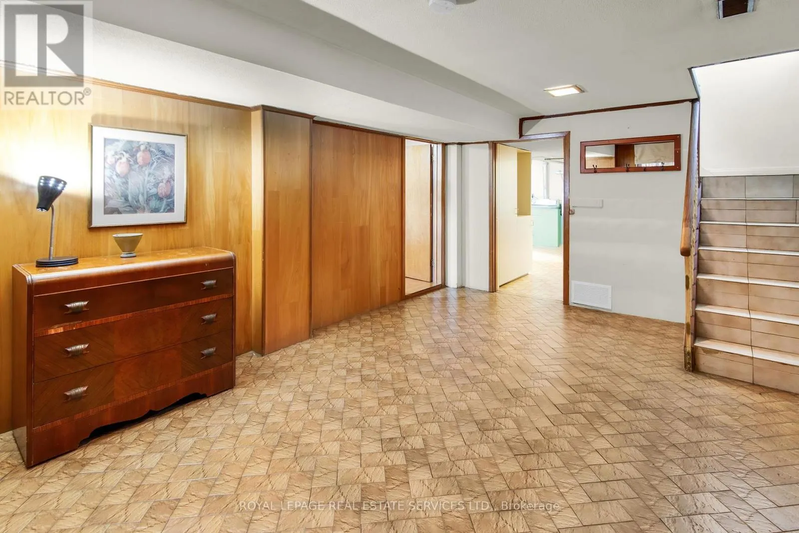 16 REDFERN AVENUE