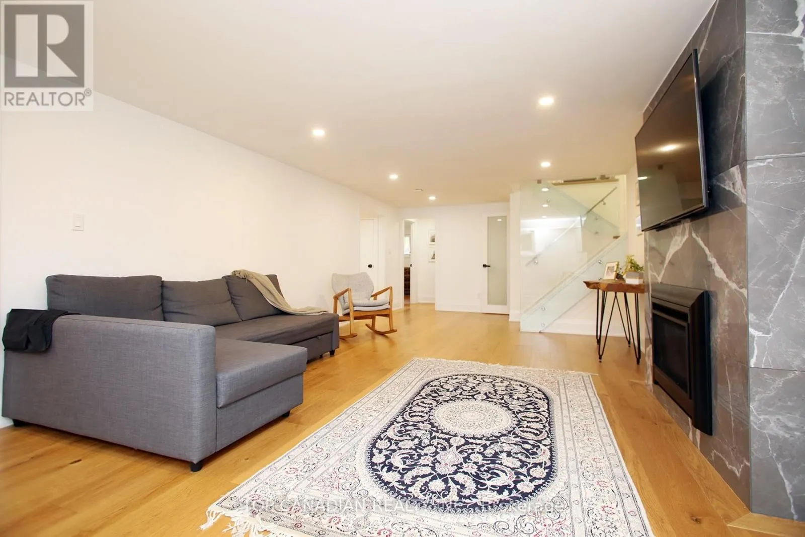 645 CASTLEGUARD CRESCENT