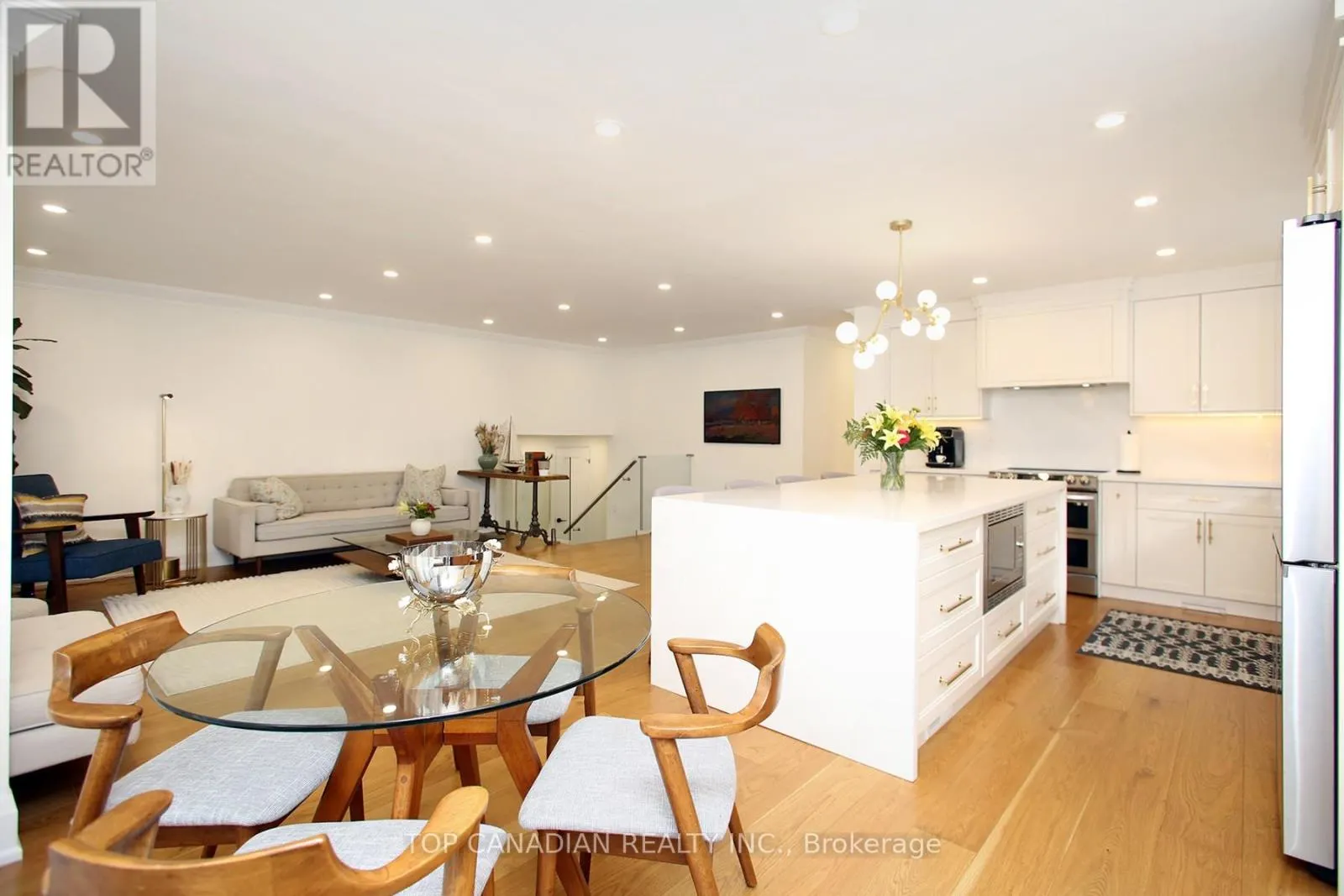 645 CASTLEGUARD CRESCENT