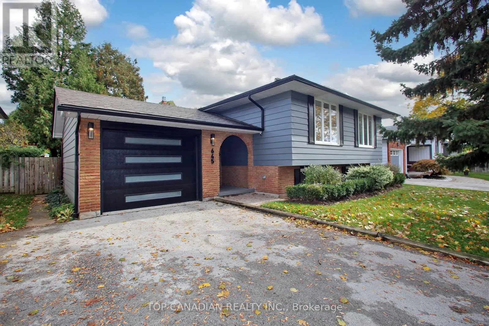 645 CASTLEGUARD CRESCENT