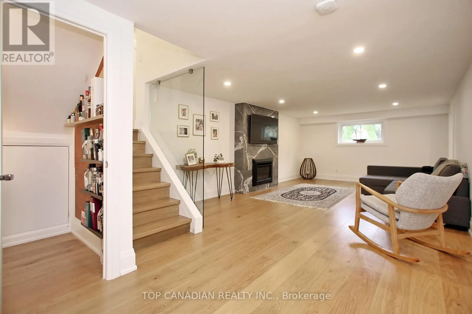 645 CASTLEGUARD CRESCENT