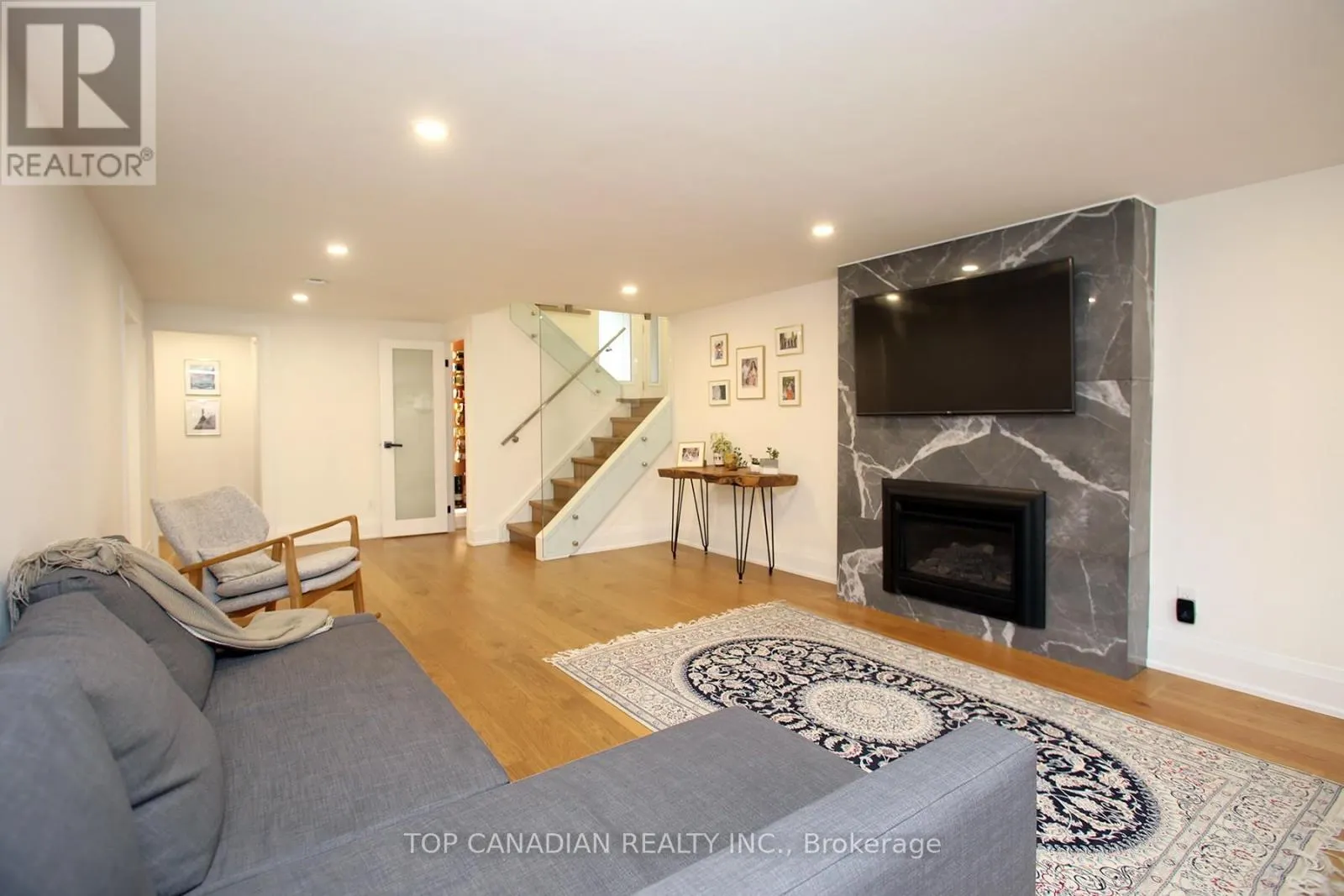 645 CASTLEGUARD CRESCENT