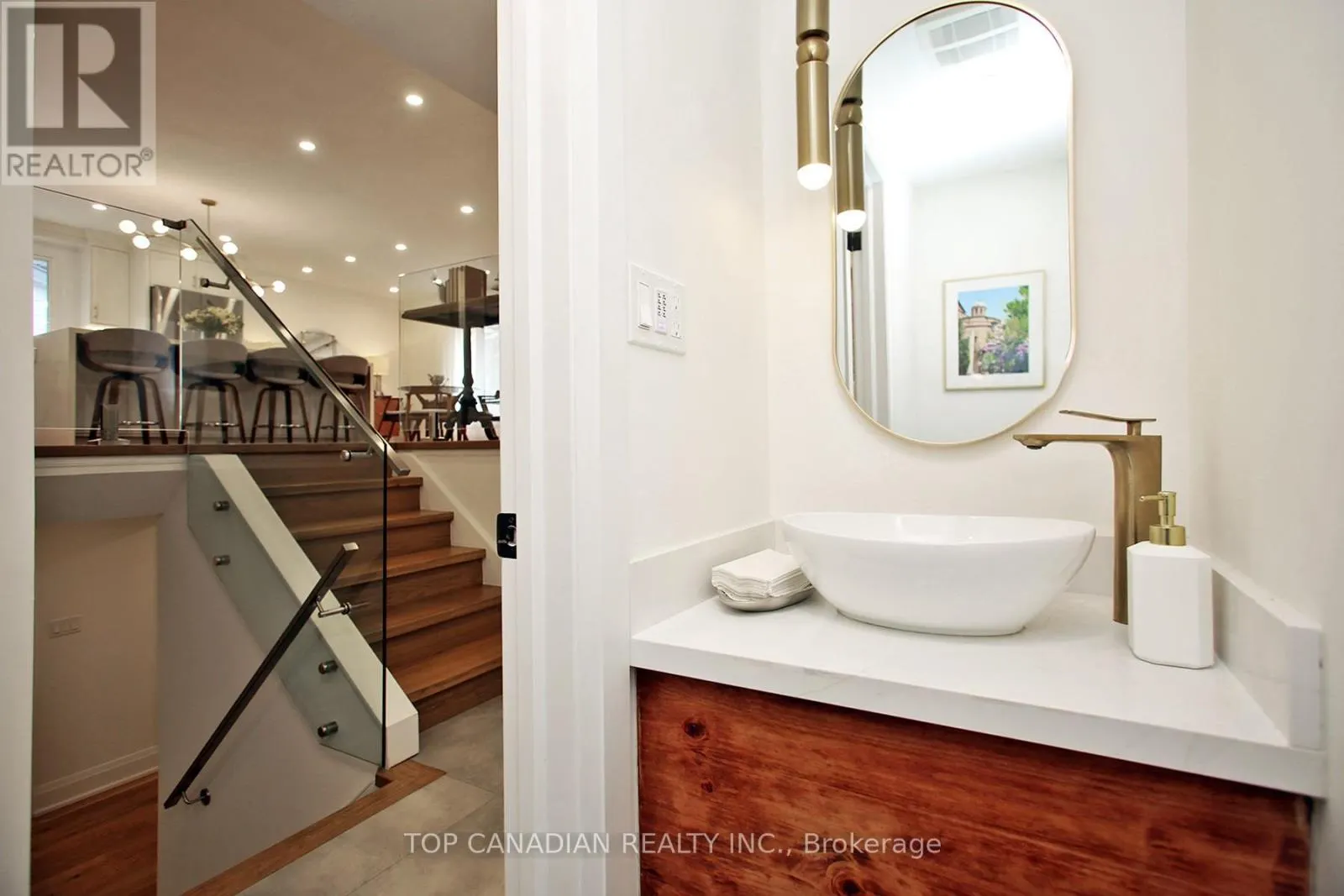 645 CASTLEGUARD CRESCENT