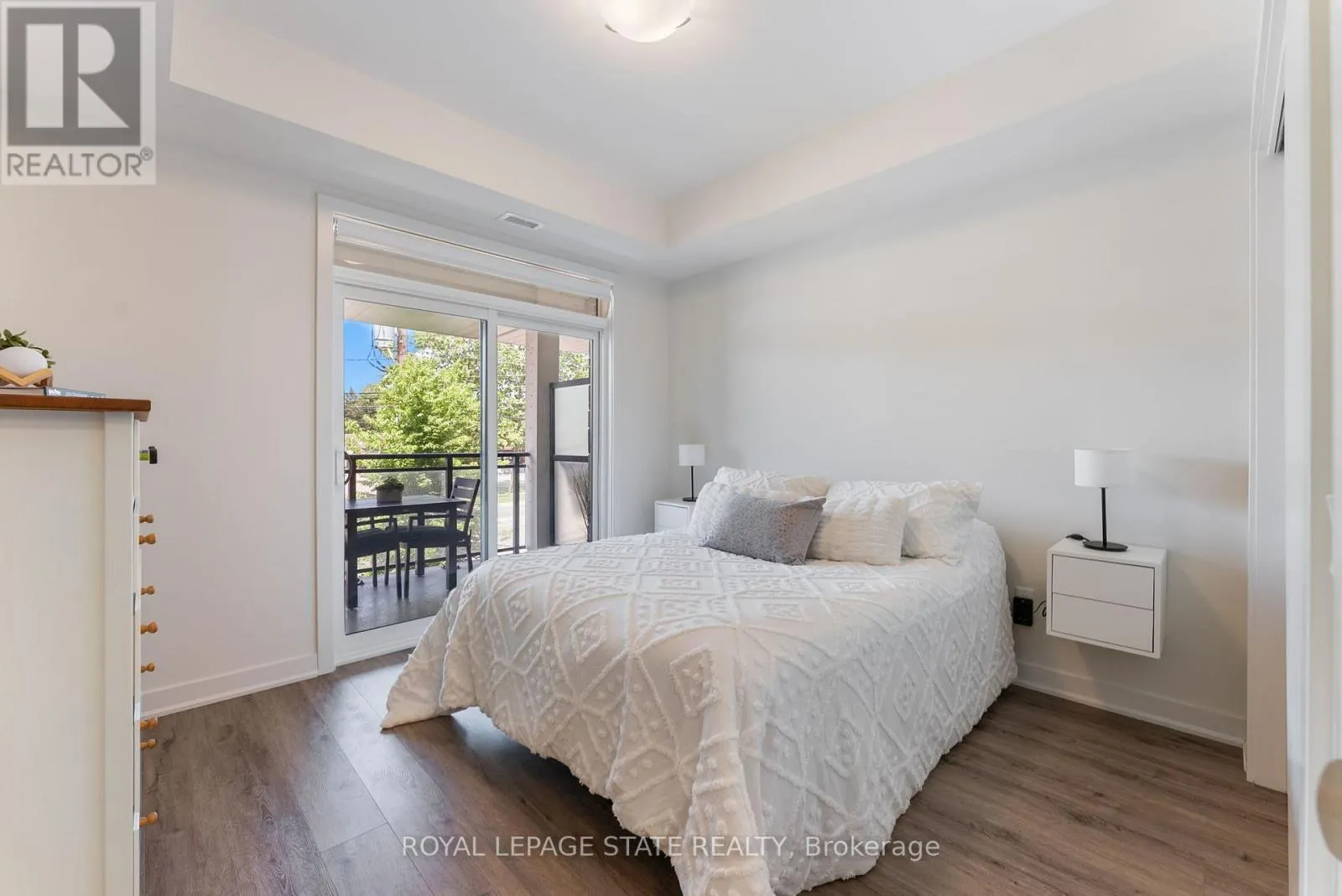 202 - 340 PLAINS ROAD E