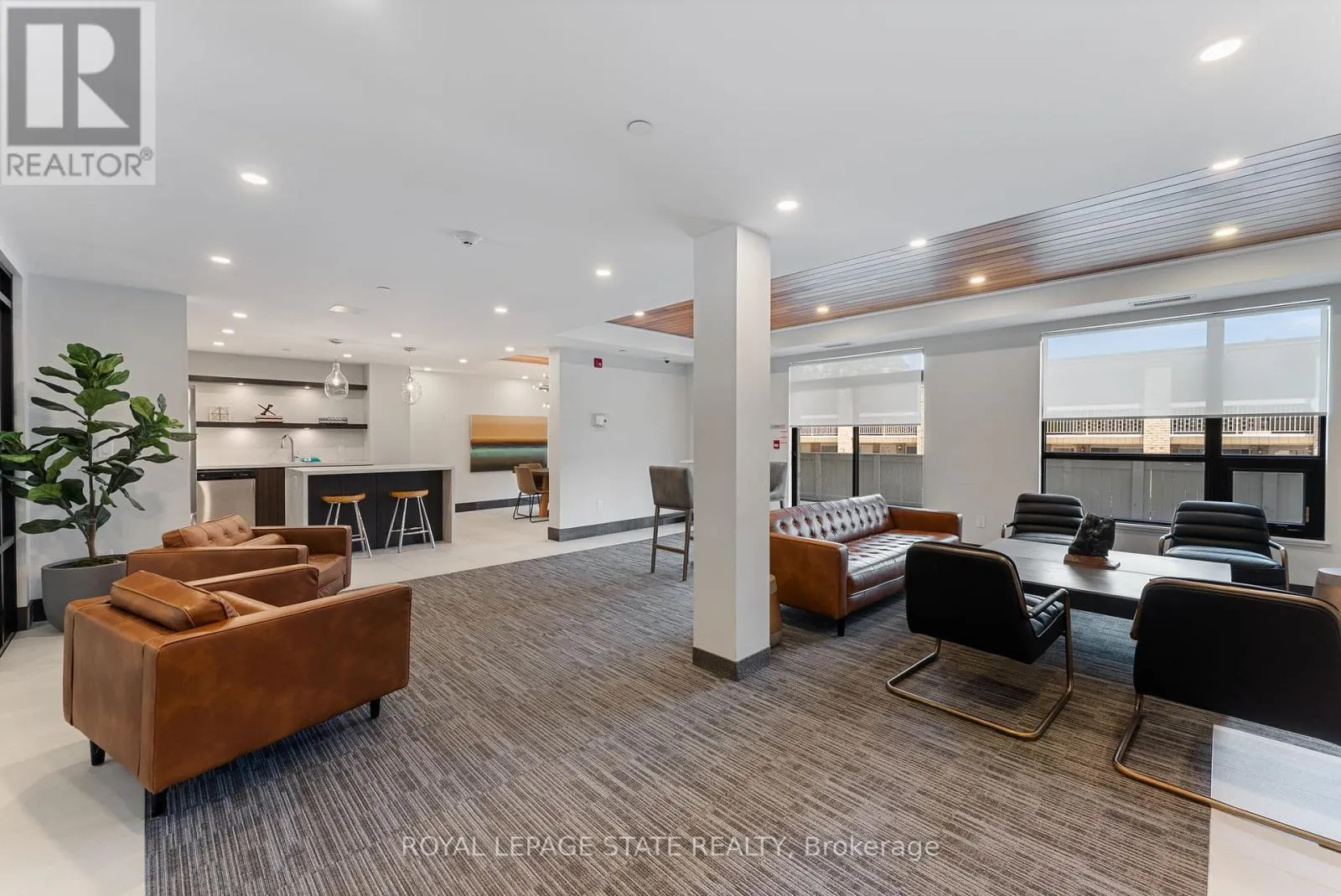 202 - 340 PLAINS ROAD E