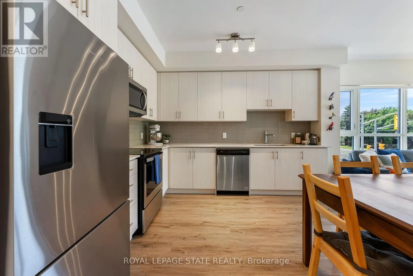 202 - 340 PLAINS ROAD E