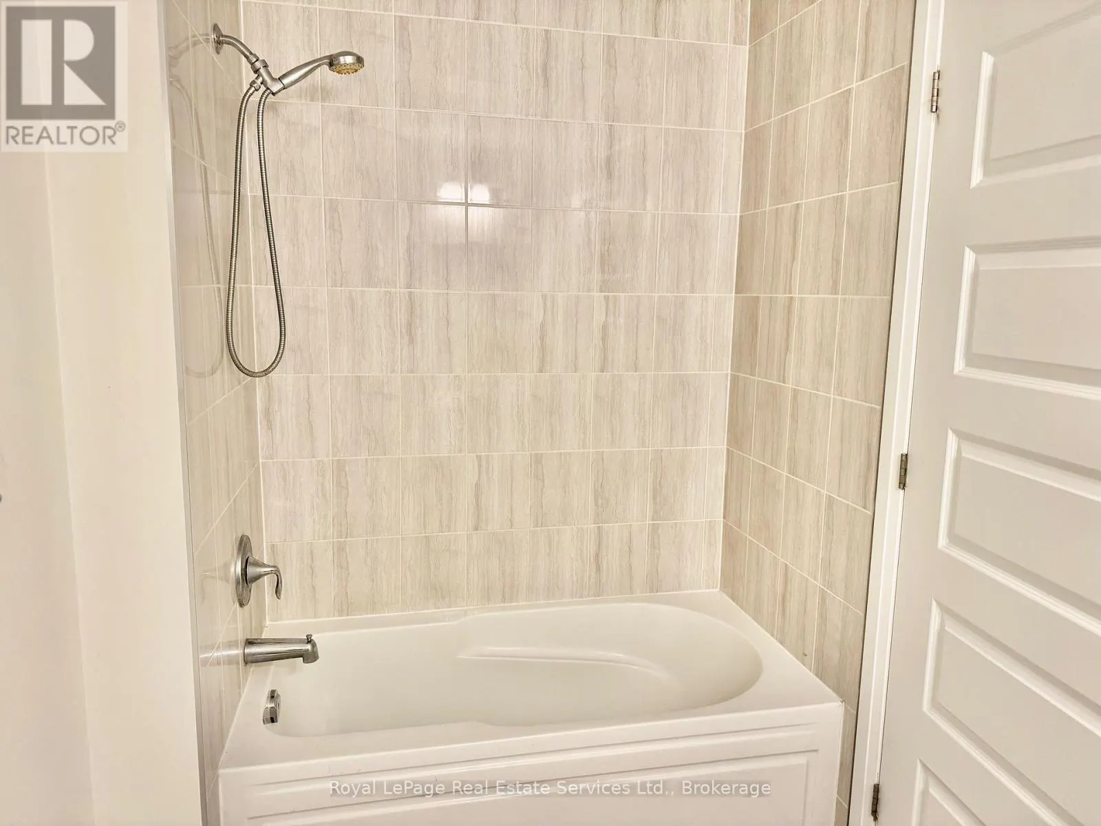 132 - 128 GROVEWOOD COMMON, #132