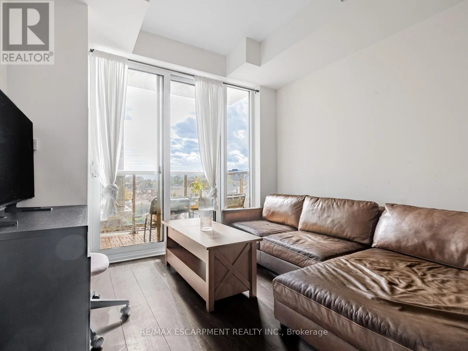 528 - 1787 ST. CLAIR AVENUE W