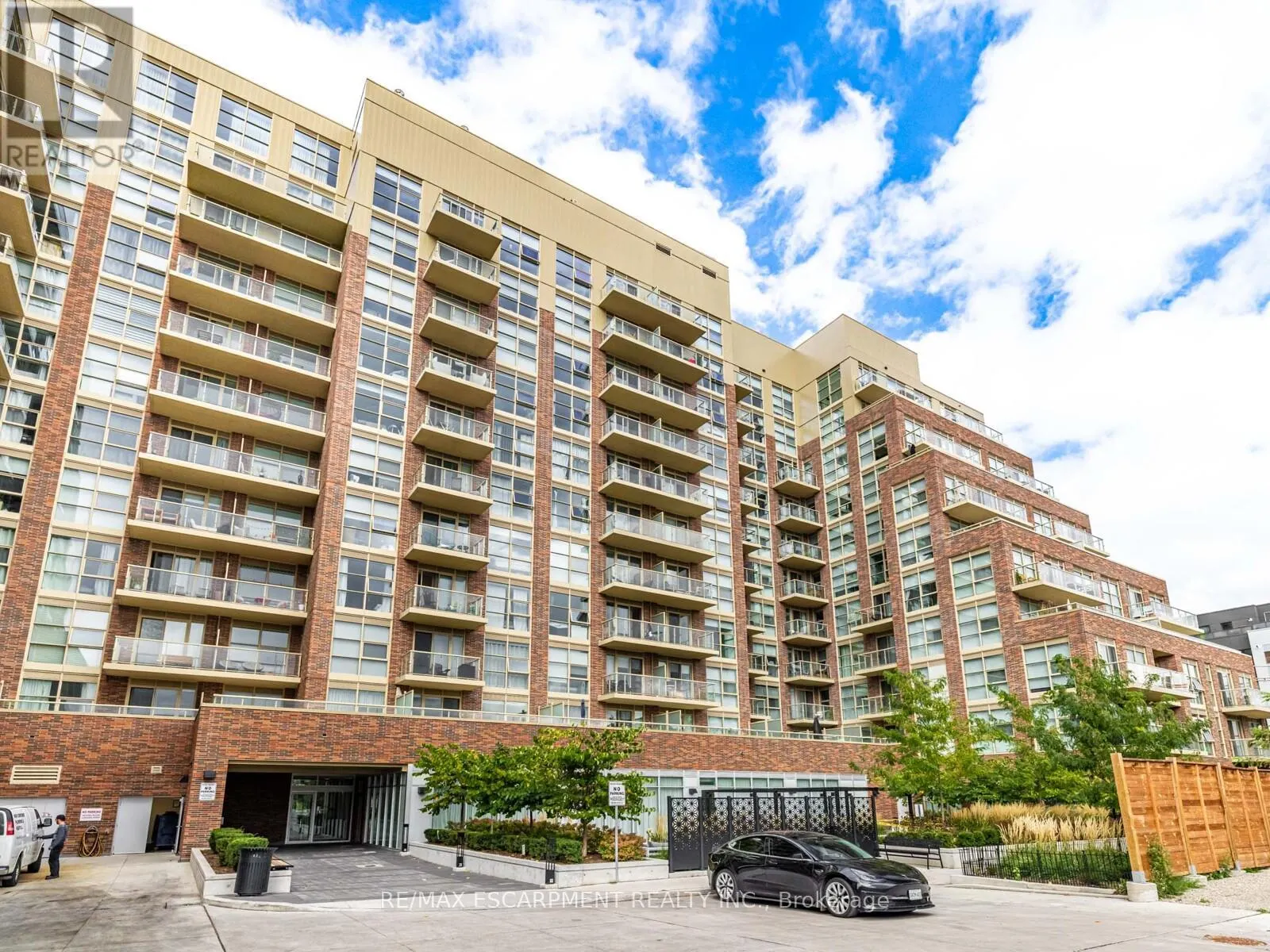 528 - 1787 ST. CLAIR AVENUE W