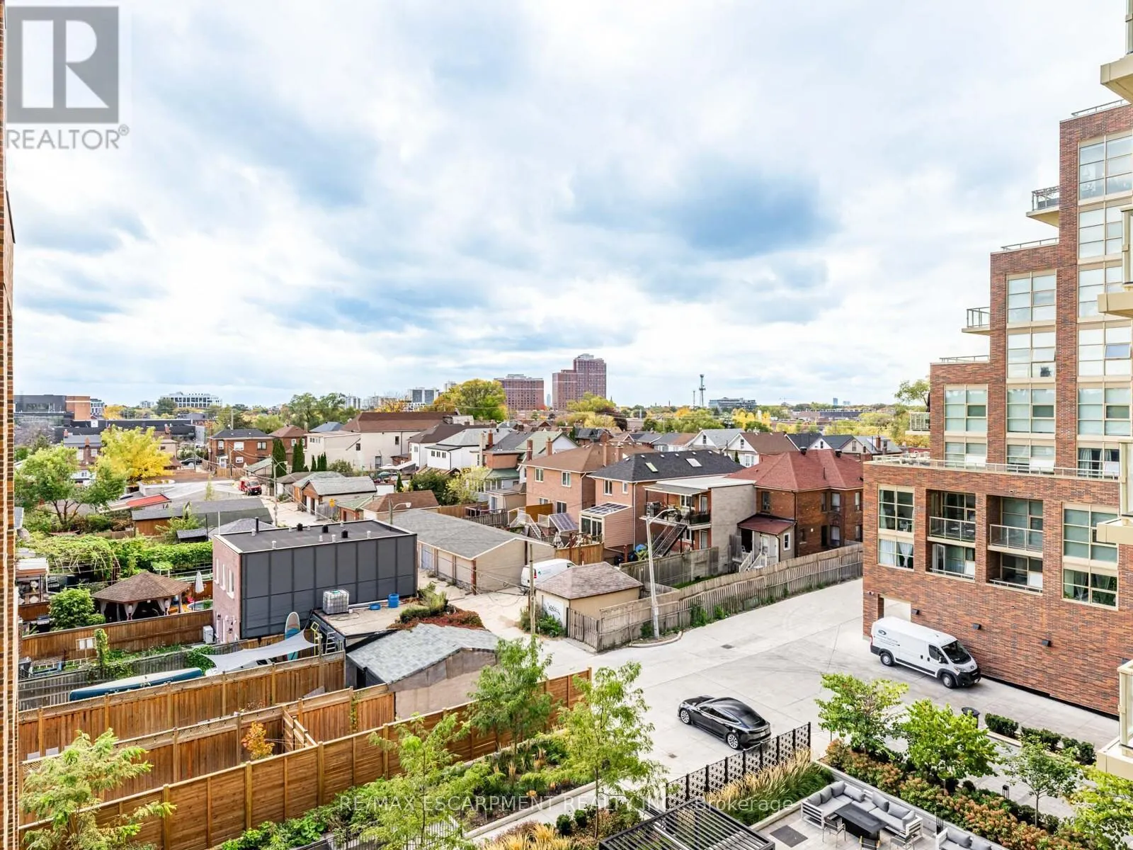 528 - 1787 ST. CLAIR AVENUE W