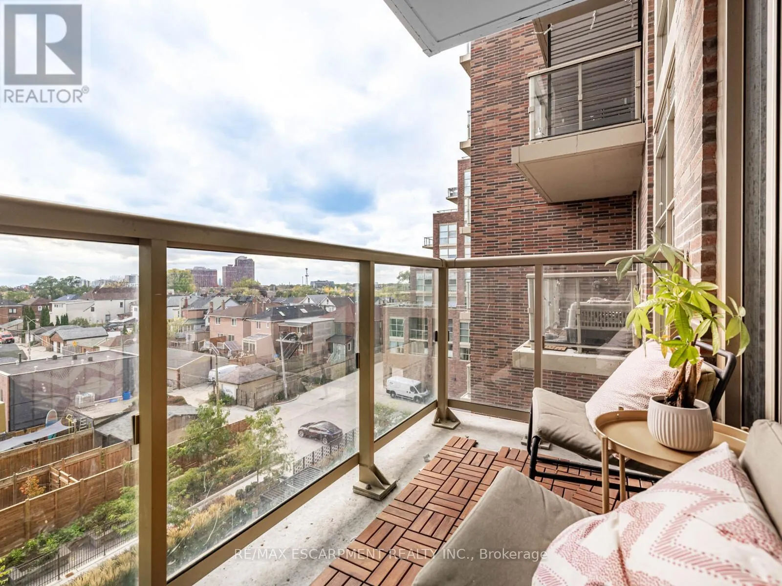 528 - 1787 ST. CLAIR AVENUE W