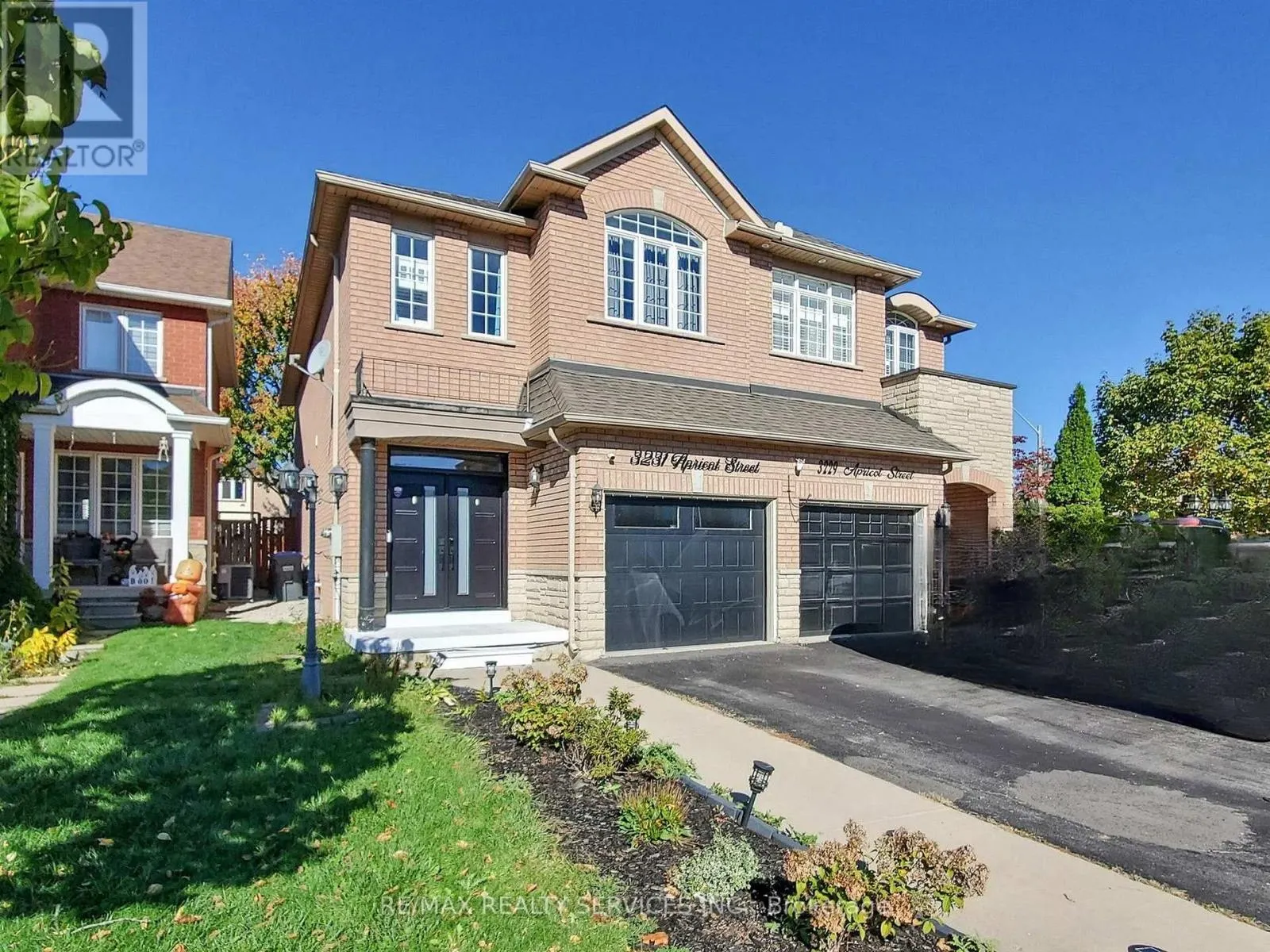 MAIN & 2ND FLOOR - 3231 APRICOT STREET S