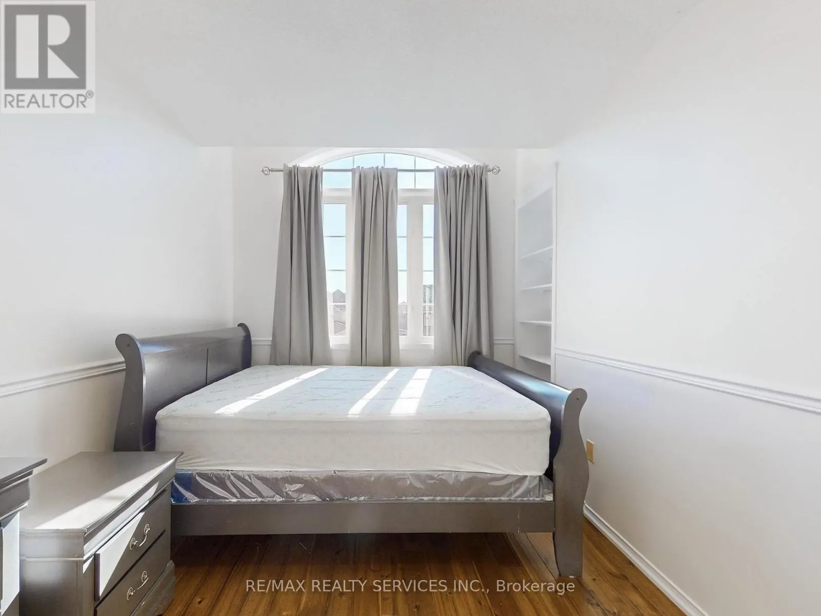 MAIN & 2ND FLOOR - 3231 APRICOT STREET S