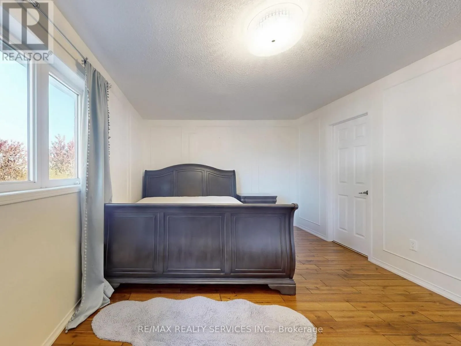 MAIN & 2ND FLOOR - 3231 APRICOT STREET S