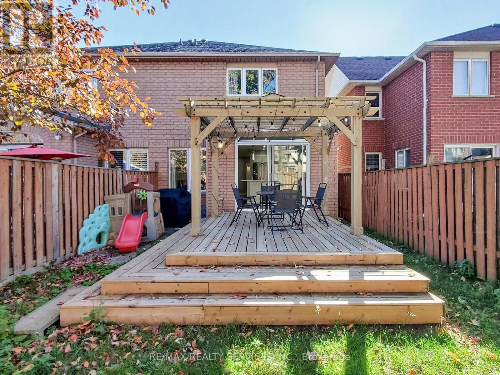 MAIN & 2ND FLOOR - 3231 APRICOT STREET S