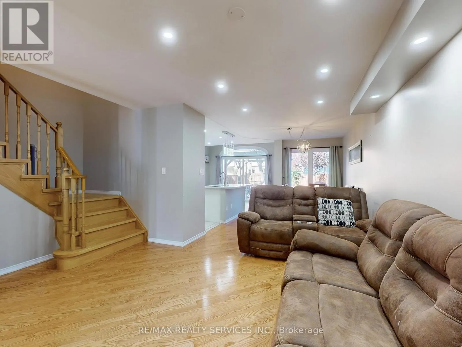 MAIN & 2ND FLOOR - 3231 APRICOT STREET S