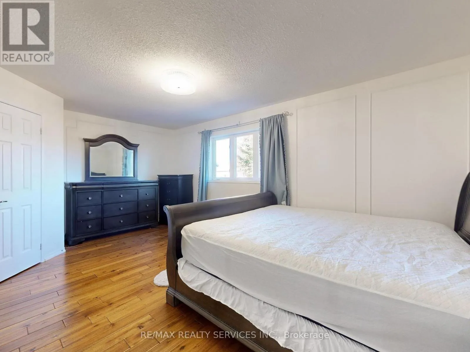 MAIN & 2ND FLOOR - 3231 APRICOT STREET S