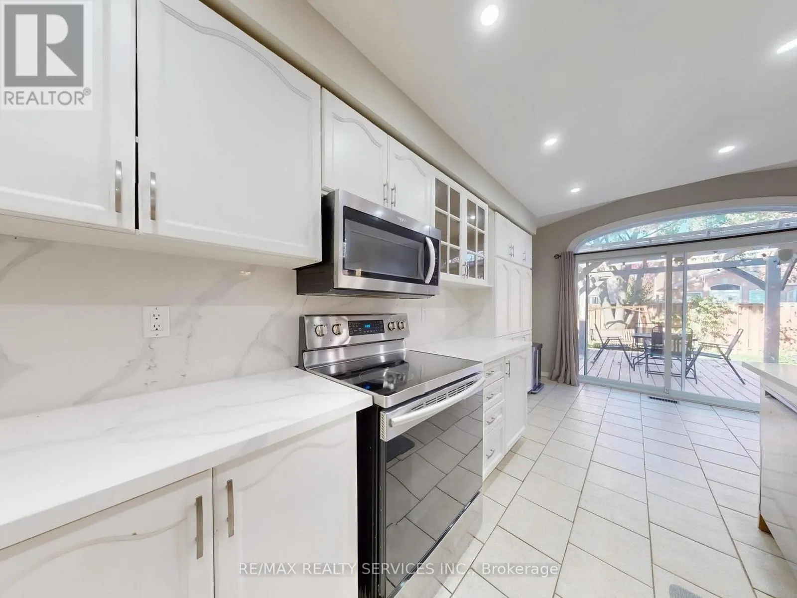 MAIN & 2ND FLOOR - 3231 APRICOT STREET S