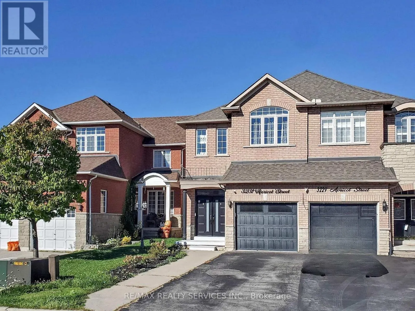 MAIN & 2ND FLOOR - 3231 APRICOT STREET S