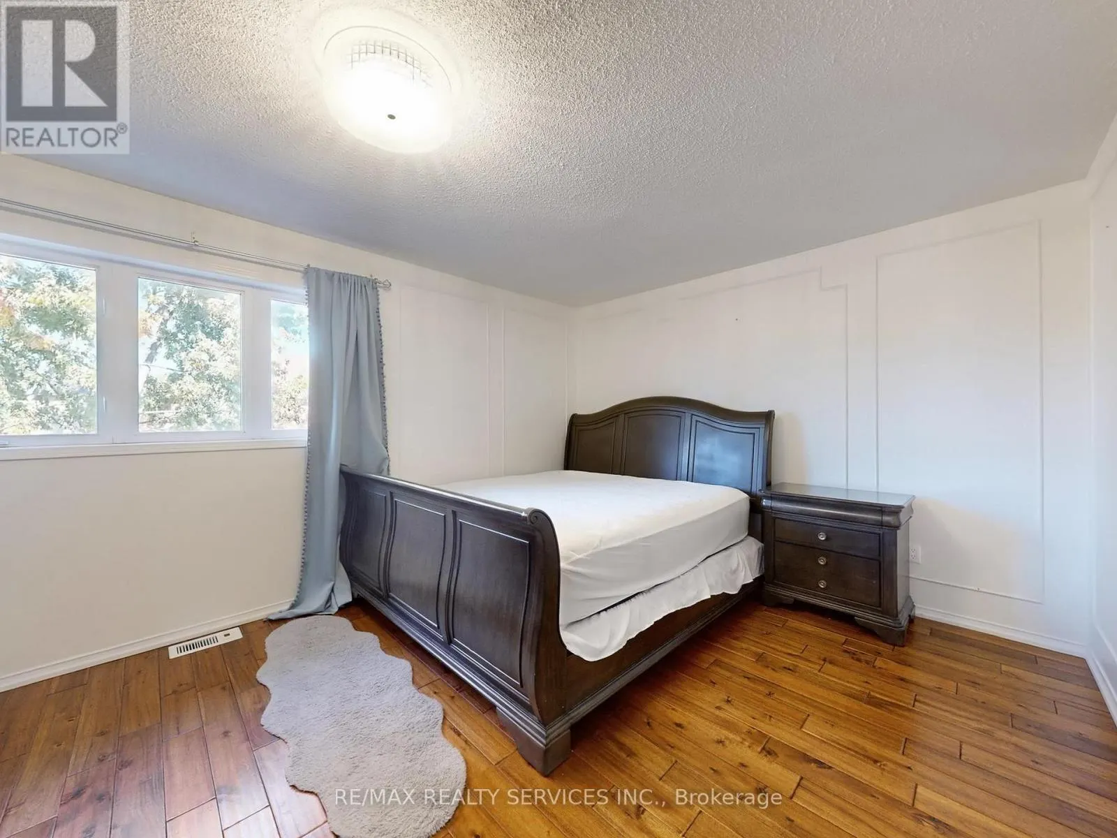 MAIN & 2ND FLOOR - 3231 APRICOT STREET S