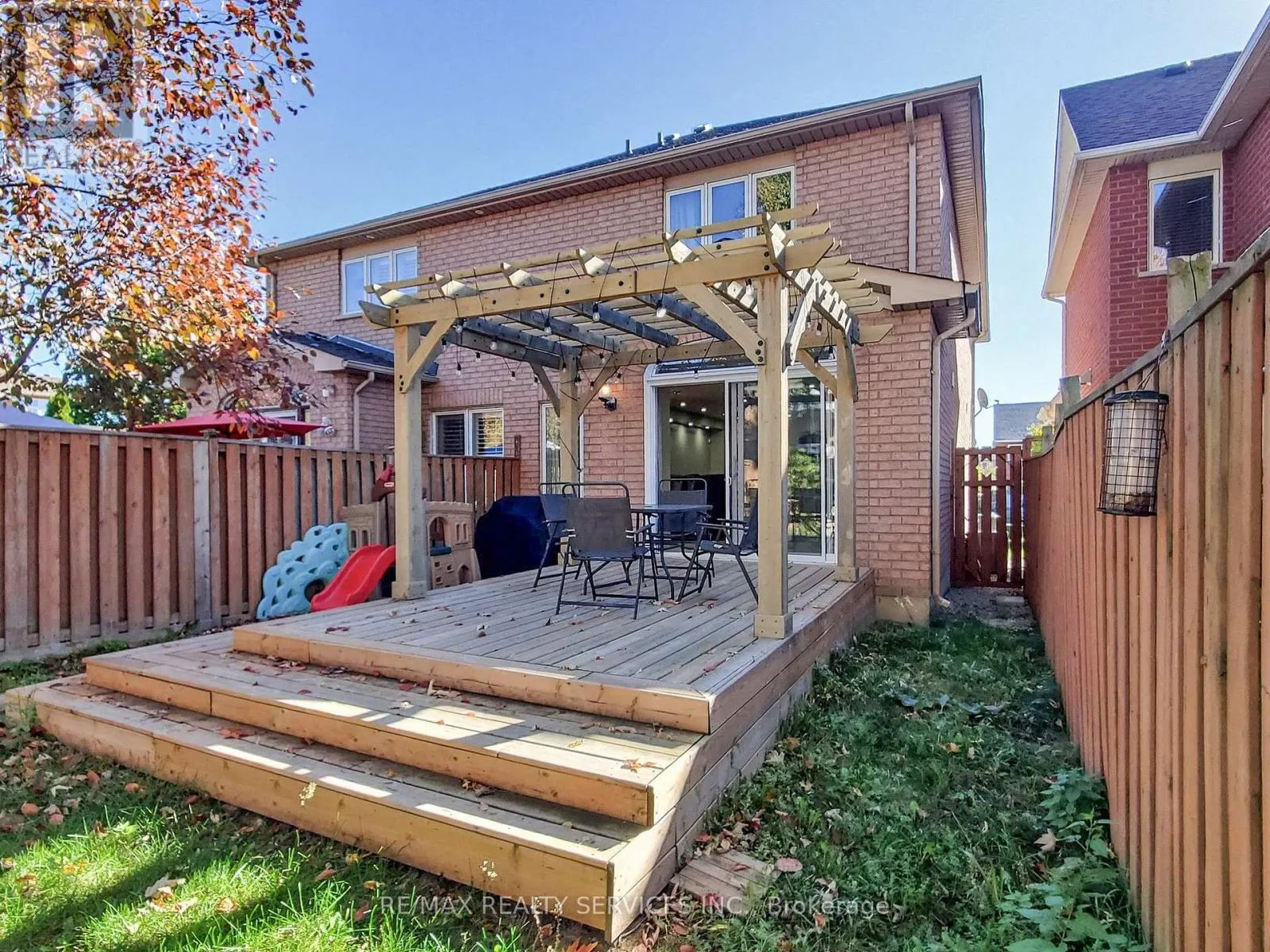 MAIN & 2ND FLOOR - 3231 APRICOT STREET S
