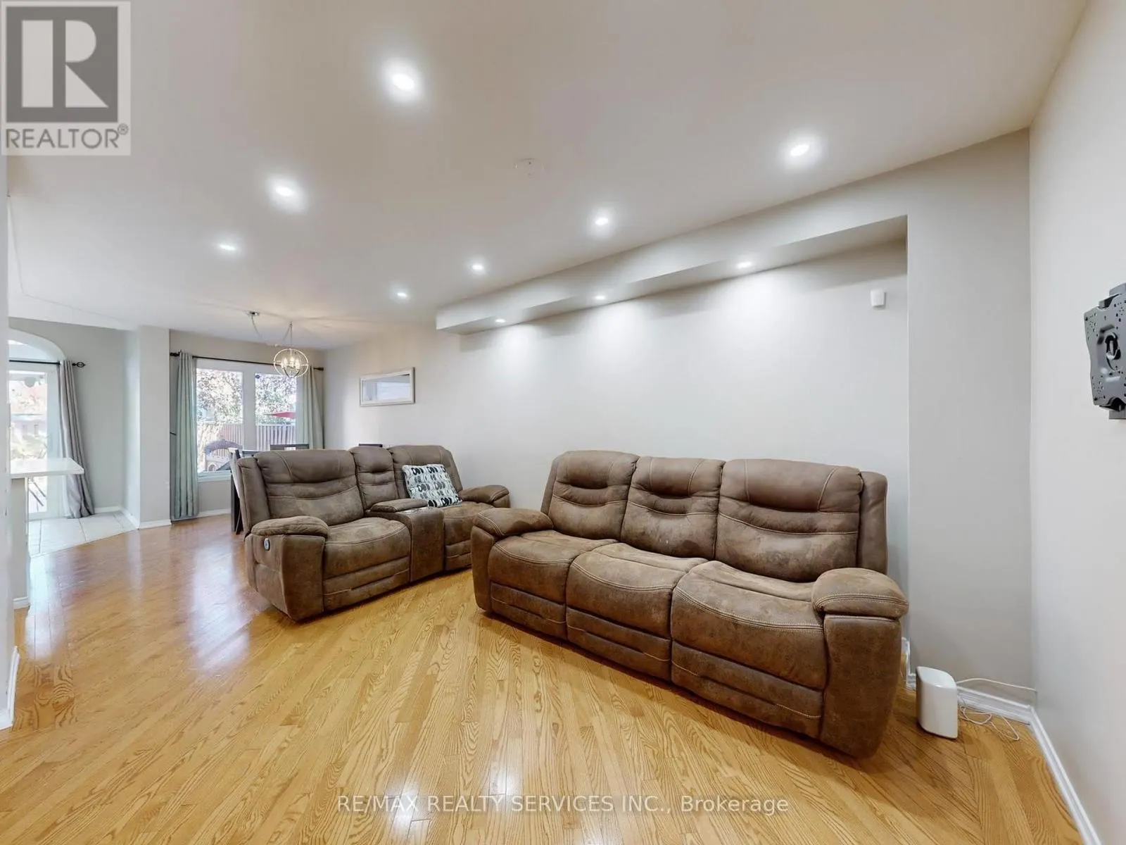 MAIN & 2ND FLOOR - 3231 APRICOT STREET S