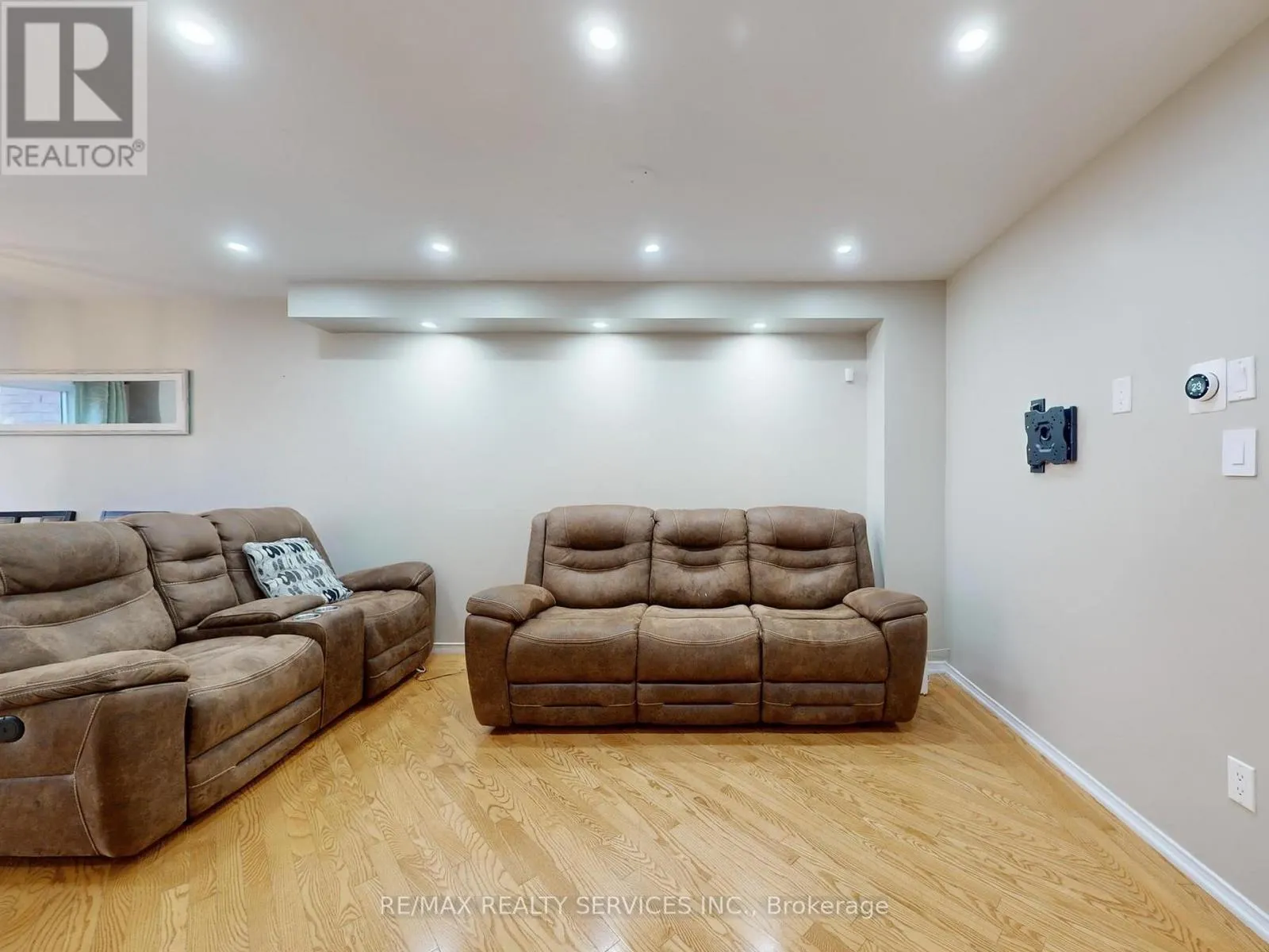 MAIN & 2ND FLOOR - 3231 APRICOT STREET S