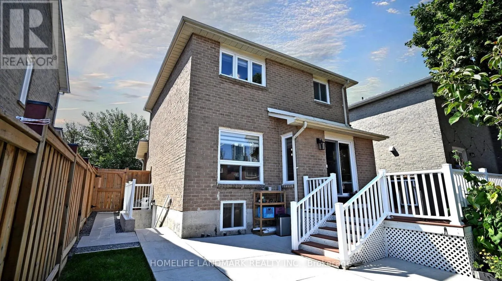 373 KINGSBRIDGE GARDEN CIRCLE