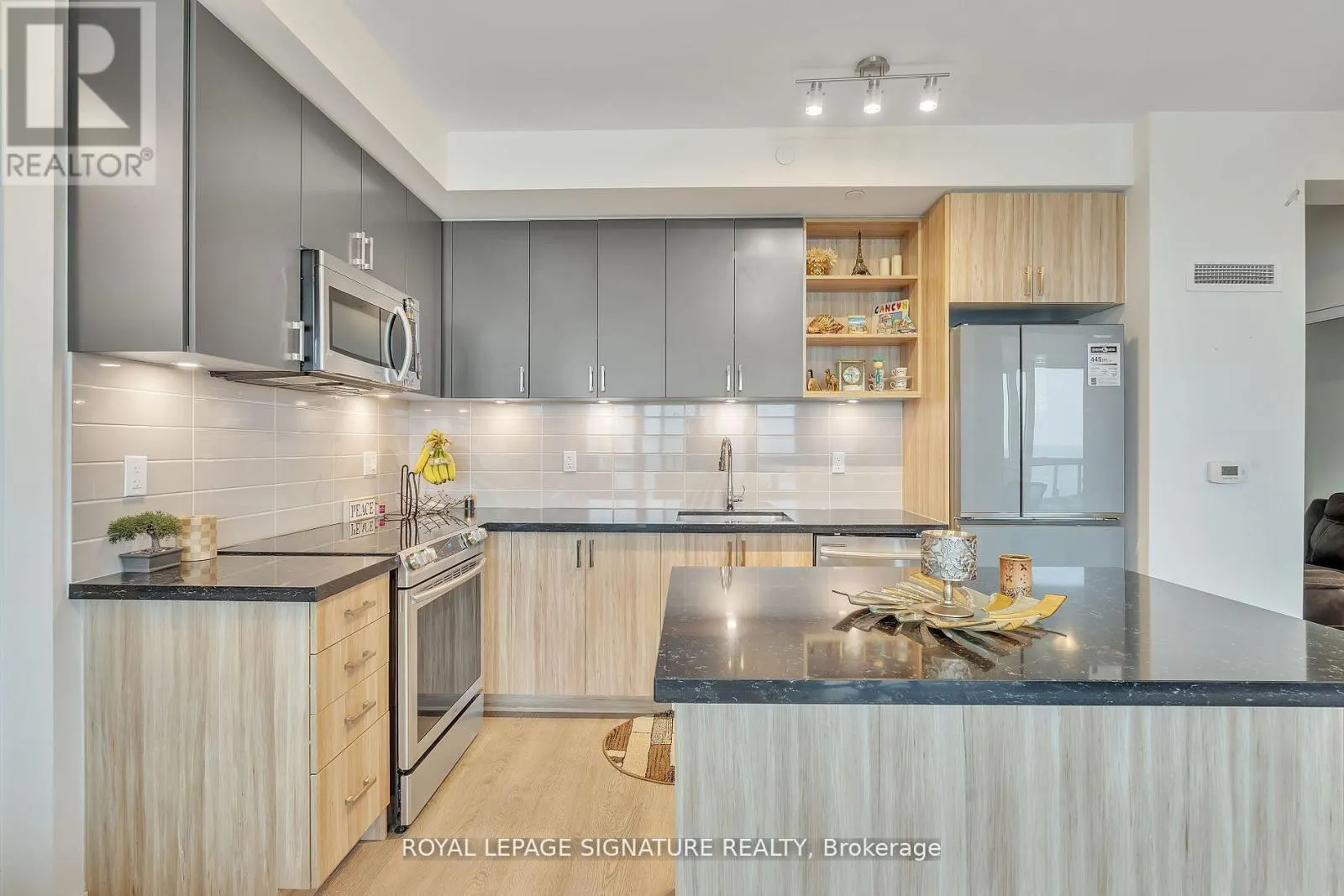 1602 - 4677 GLEN ERIN DRIVE