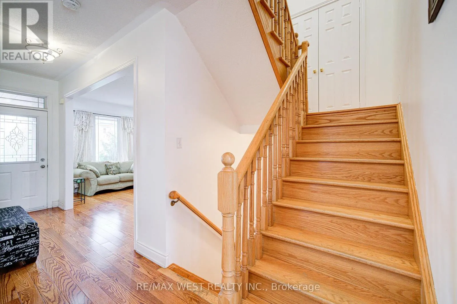 12 EAGLEFIELD GATE