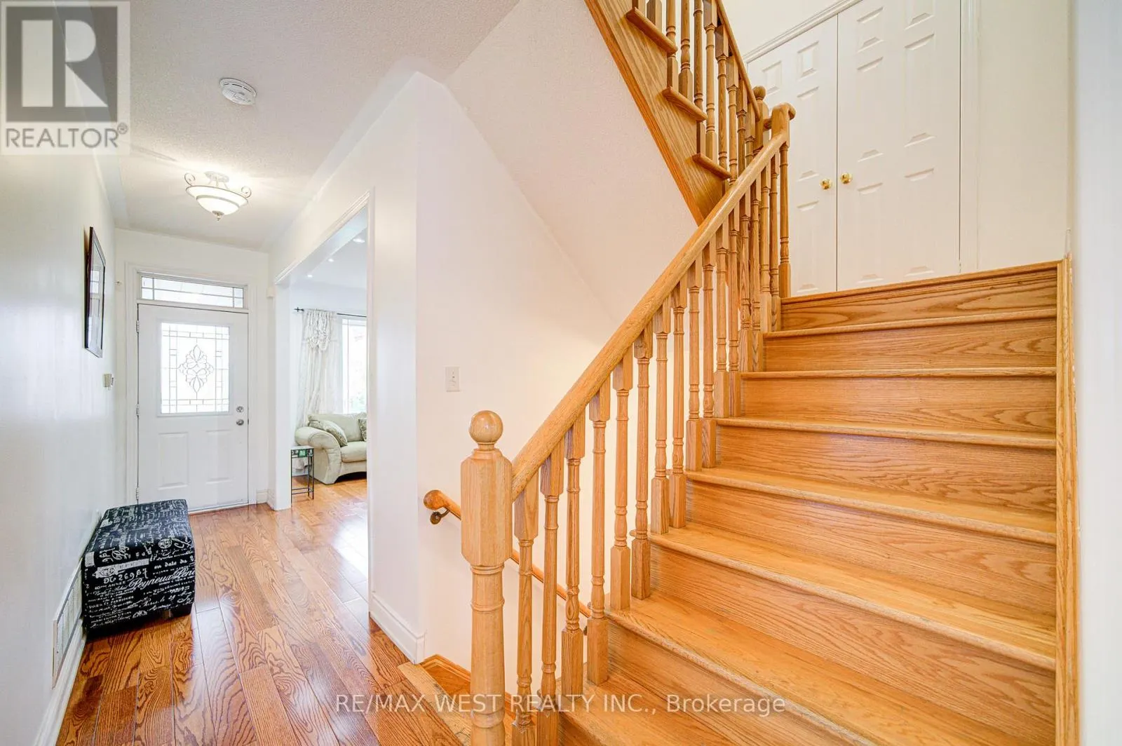 12 EAGLEFIELD GATE