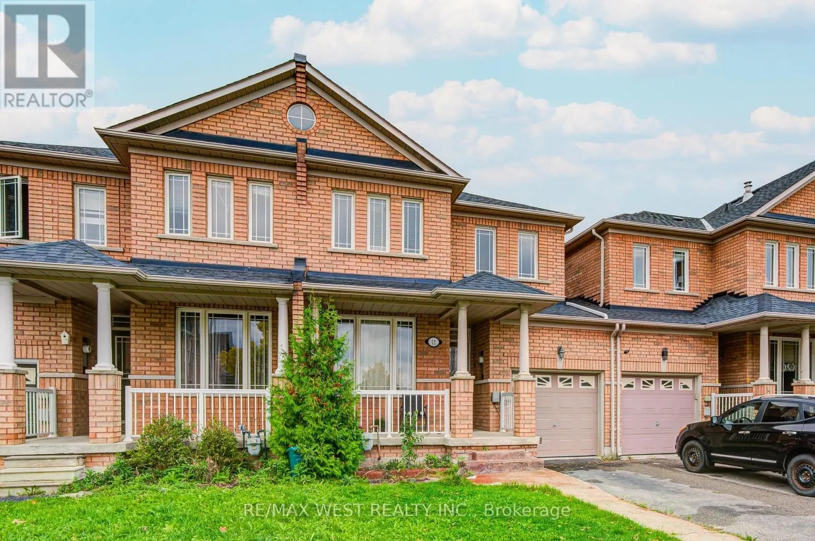 12 EAGLEFIELD GATE