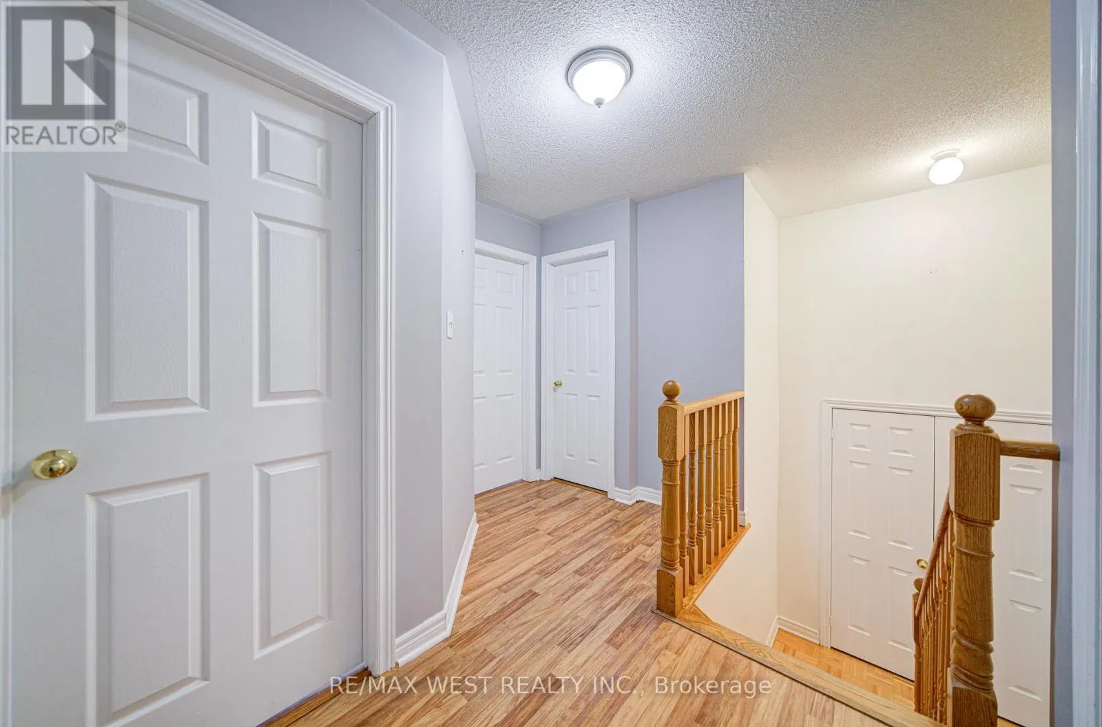 12 EAGLEFIELD GATE
