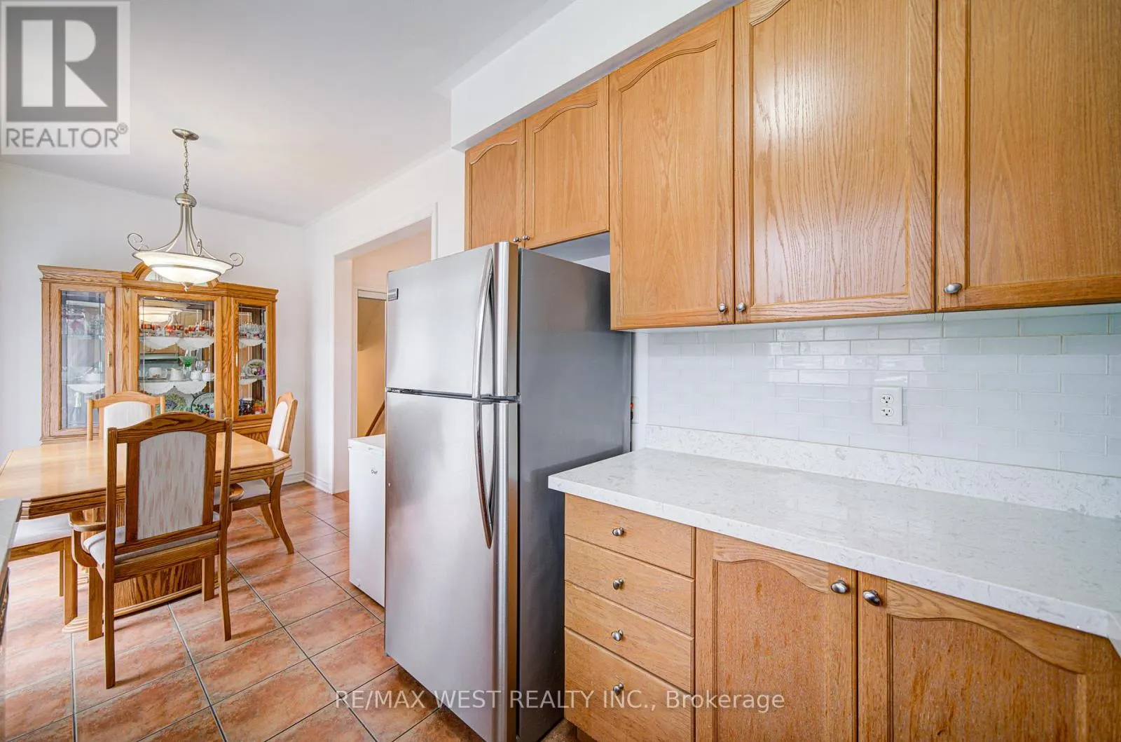 12 EAGLEFIELD GATE