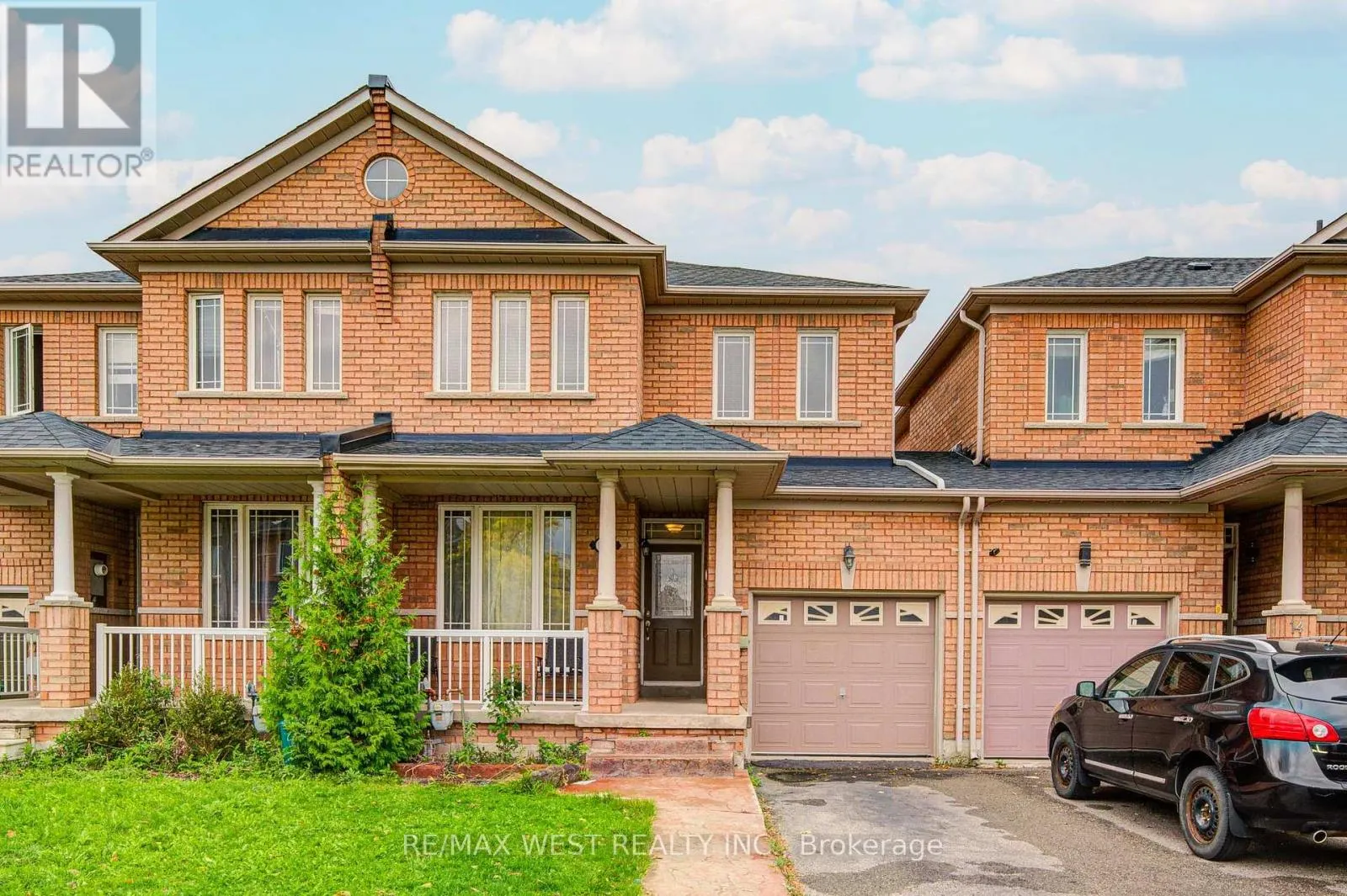 12 EAGLEFIELD GATE