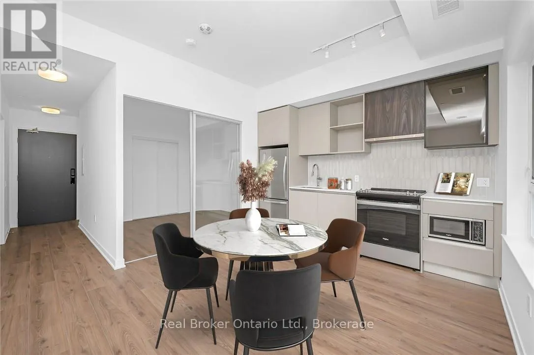 819 - 395 DUNDAS STREET, #819