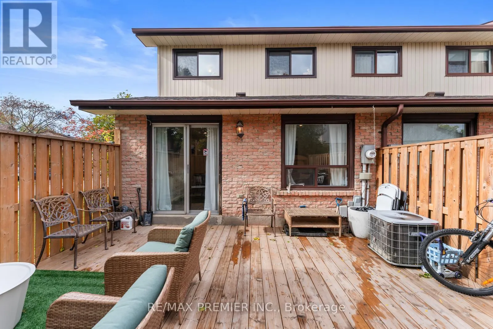 102 DAWSON CRESCENT