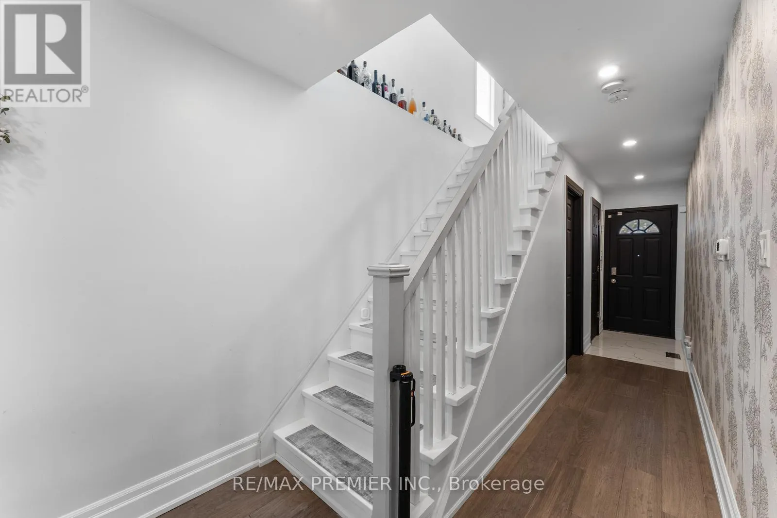 102 DAWSON CRESCENT