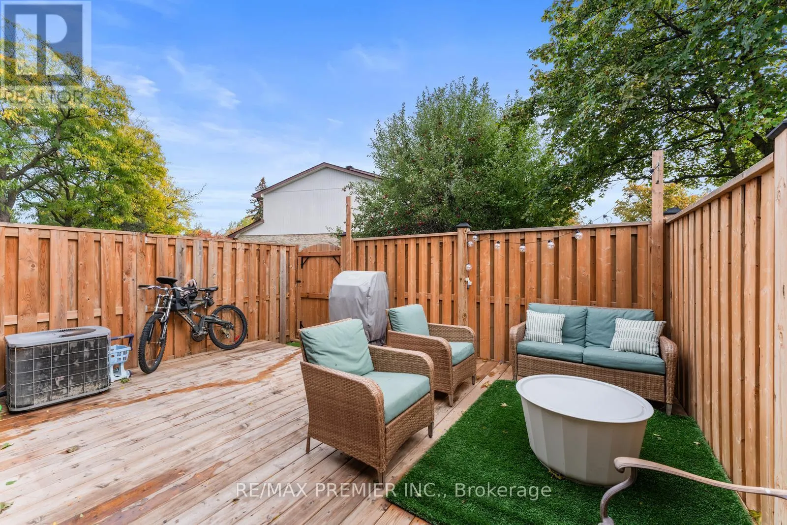 102 DAWSON CRESCENT