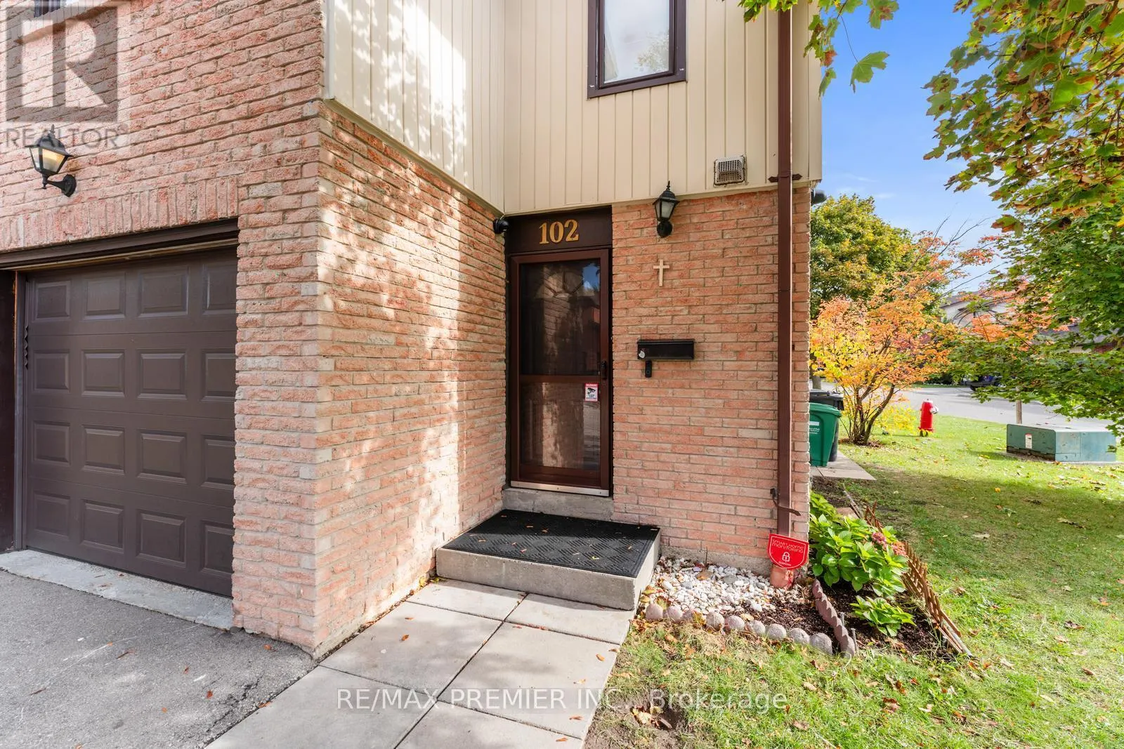 102 DAWSON CRESCENT