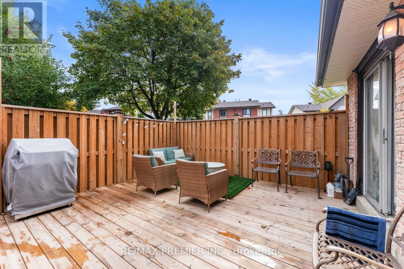 102 DAWSON CRESCENT