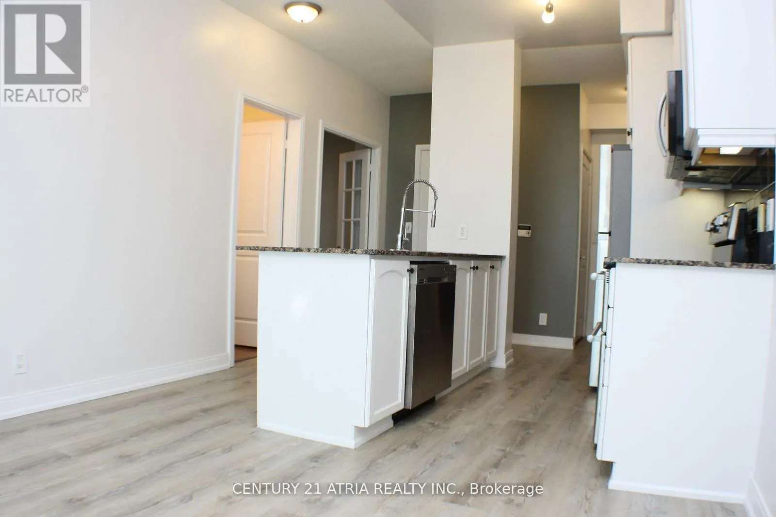 3010 - 80 ABSOLUTE AVENUE