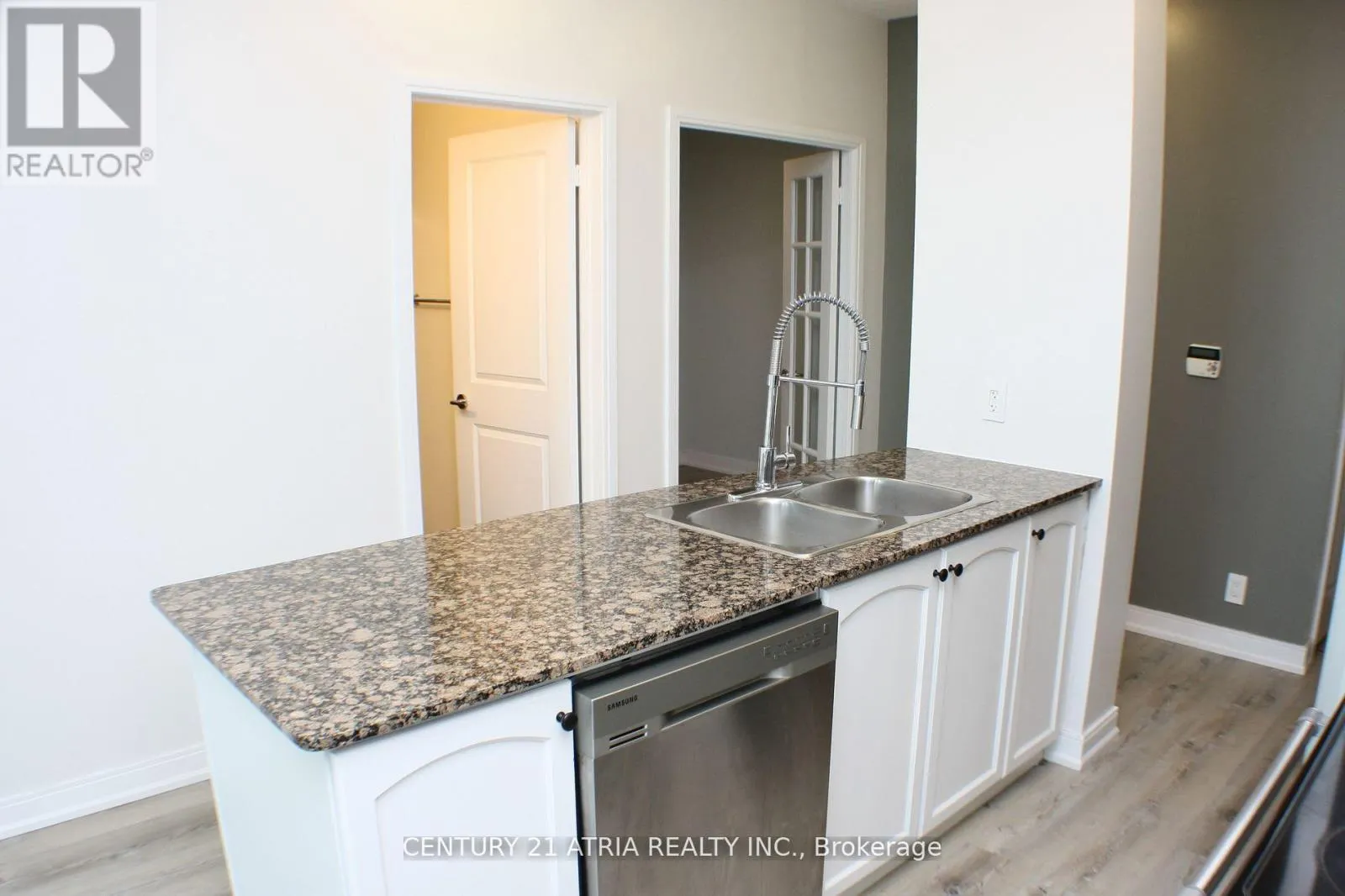 3010 - 80 ABSOLUTE AVENUE